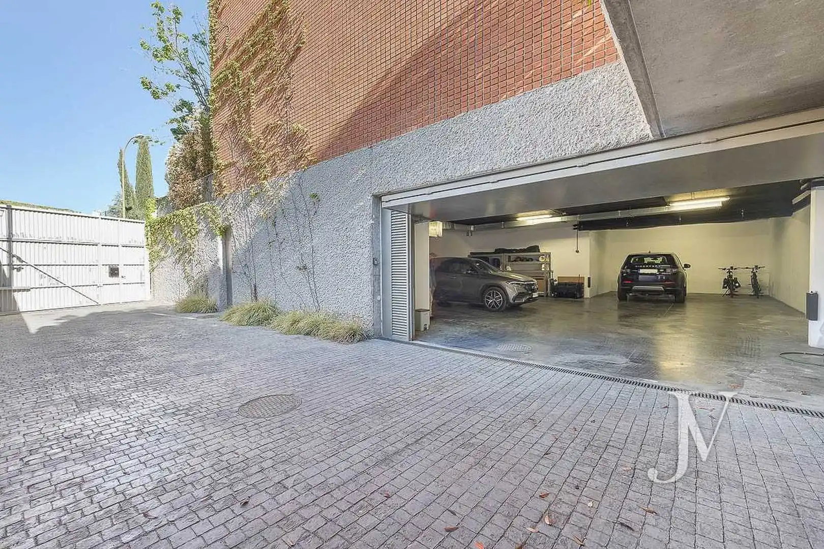 Parking de Casa o chalet en venta en Madrid con Aire acondicionado, Calefacción y Jardín privado