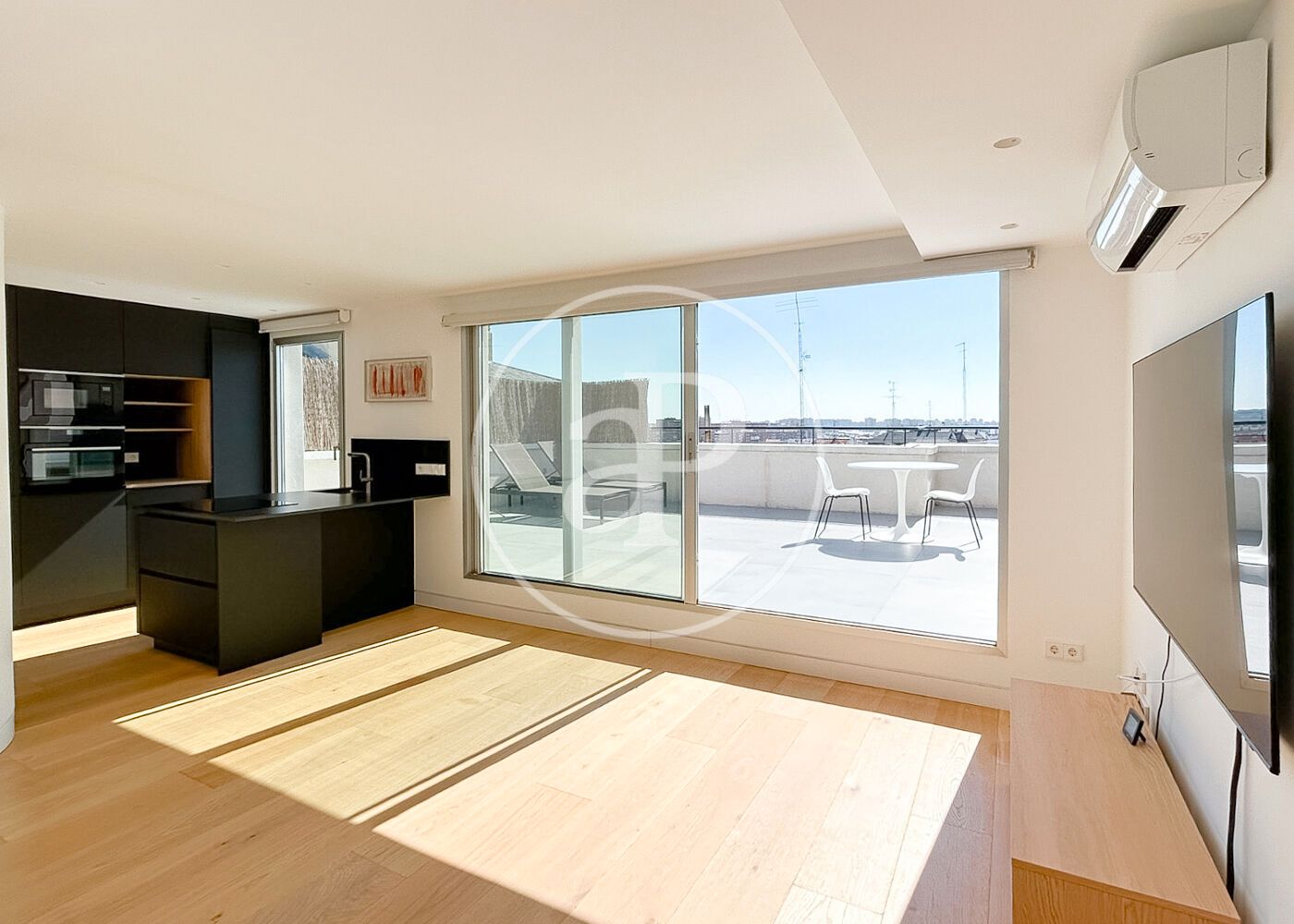Exterior view of Attic for sale in  Madrid Capital  with Air Conditioner, Heating and Terrace