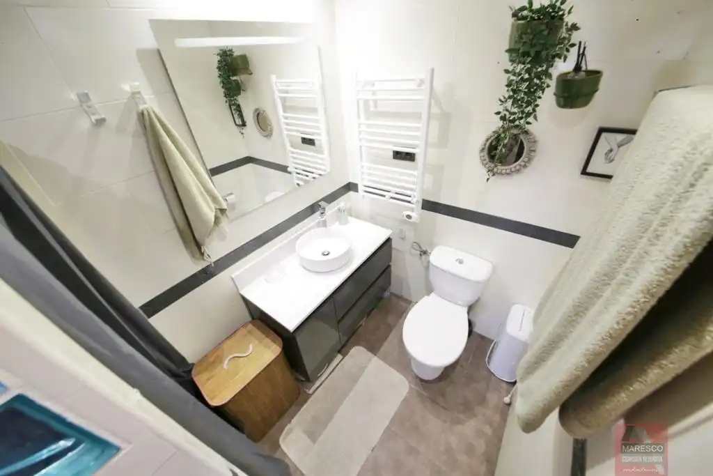 Badezimmer von Wohnungen zum Verkauf in Mijas mit Klimaanlage, Terrasse und Gemeinschaftspool