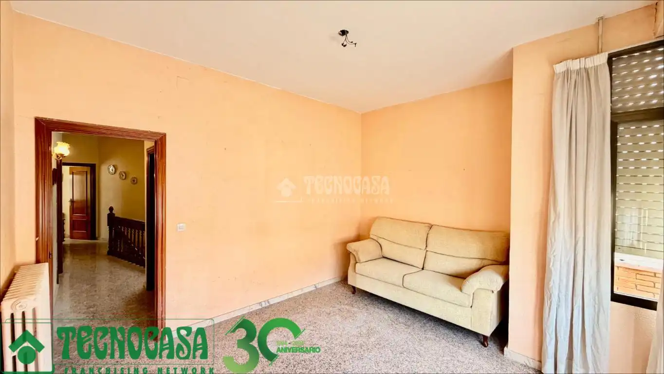 Habitación de Casa adosada en venta en Alcázar de San Juan con Jardín privado y Balcón