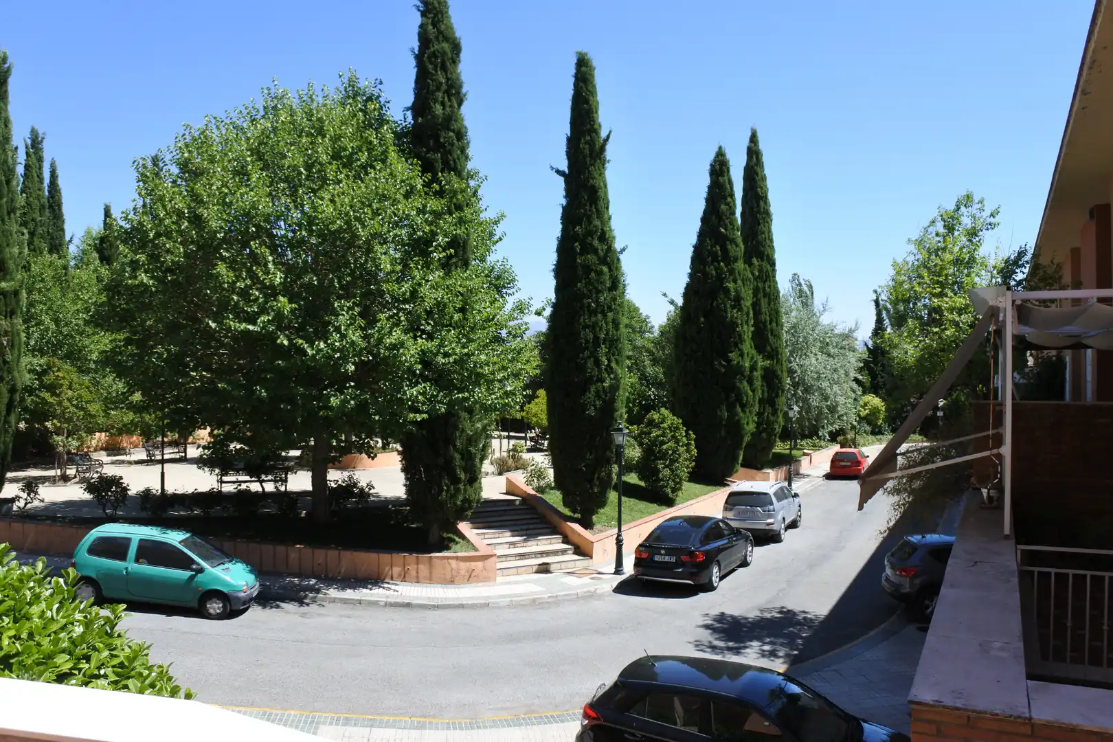 Vista exterior de Piso para compartir en Granada con Aire acondicionado, Calefacción y Jardín privado