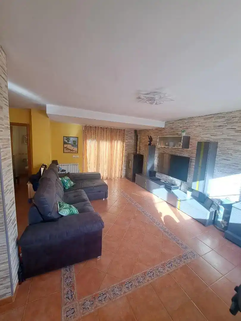 Sala d'estar de Casa adosada en venda en Magaz de Pisuerga amb Parquet, Forn i Microones