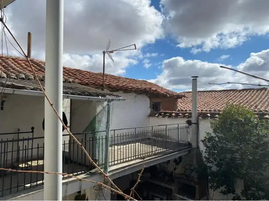 Vista exterior de Finca rústica en venda en Urdiales del Páramo amb Moblat i Balcó