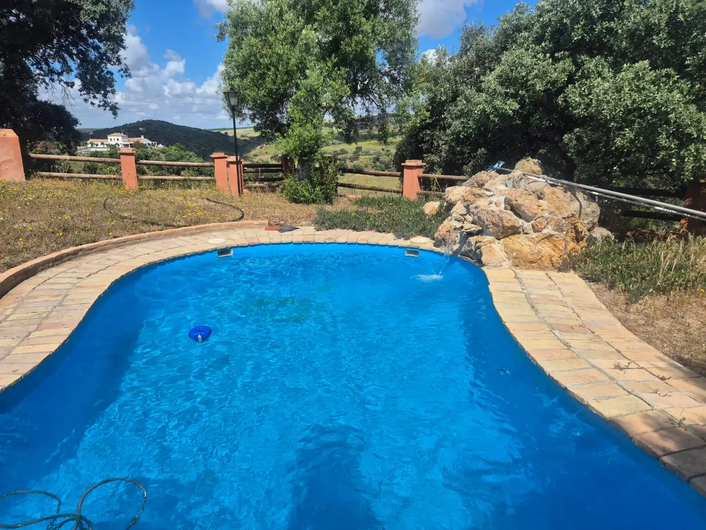 Piscina de Finca rústica en venda en Puerto Serrano amb Aire condicionat, Calefacció i Jardí privat