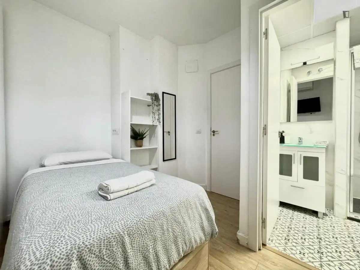 Schlafzimmer von Wohnung zur Miete in Madrid mit Klimaanlage, Möbliert und Waschmaschine