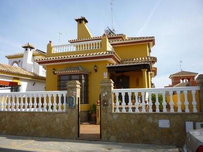 Vista exterior de Casa o xalet en venda en Chipiona amb Aire condicionat i Terrassa