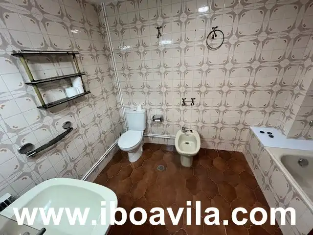 Bathroom of Flat for rent in Pontevedra Capital   with Heating, Furnished and Oven