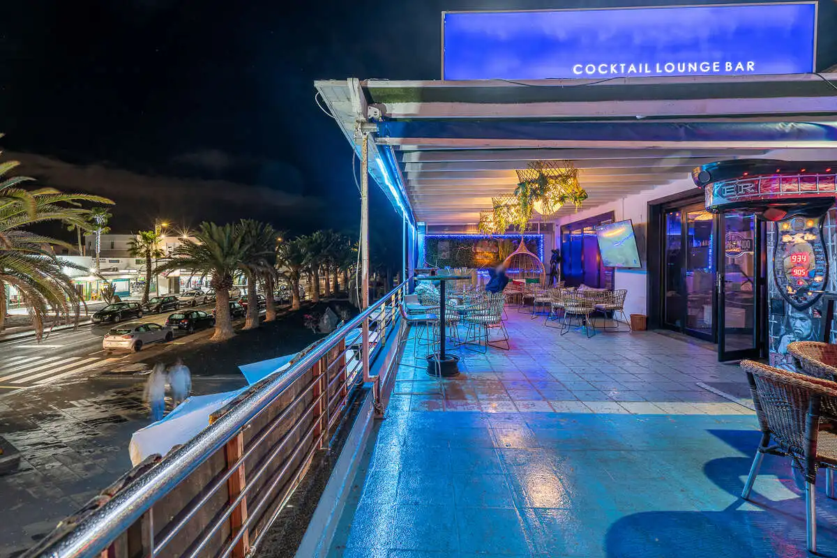 Terrasse von Geschaftsraum zur ubertragung in Teguise mit Terrasse und Möbliert