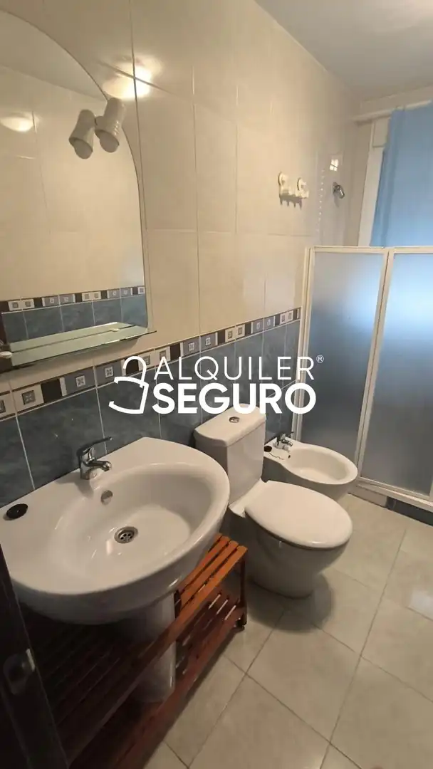 Bathroom of Flat for rent in Gelves  with Furnished