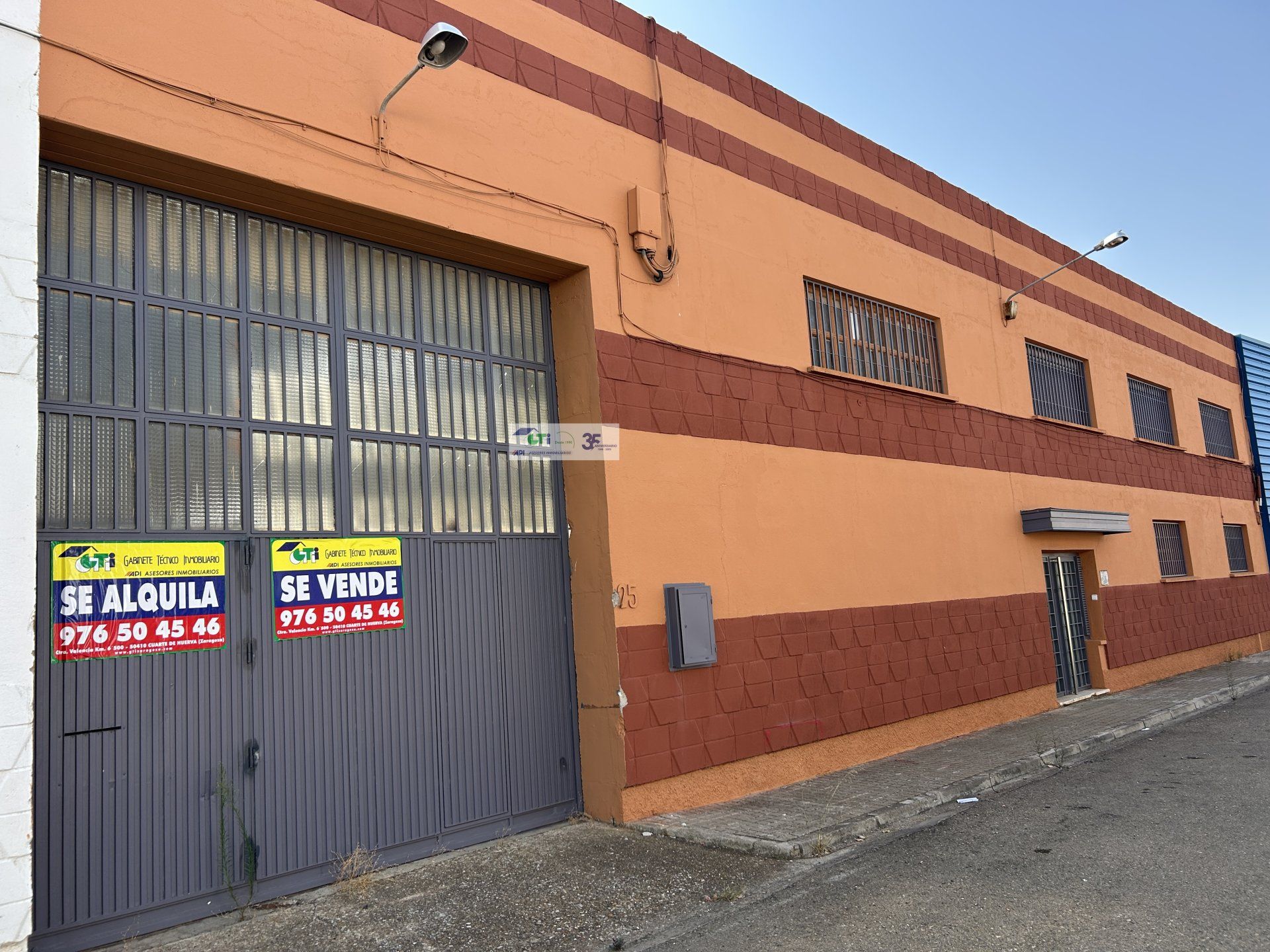 Exterior view of Industrial buildings for sale in Cuarte de Huerva