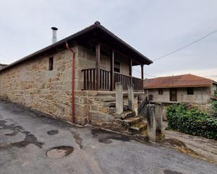 Vista exterior de Casa o xalet de lloguer en San Cibrao das Viñas amb Balcó