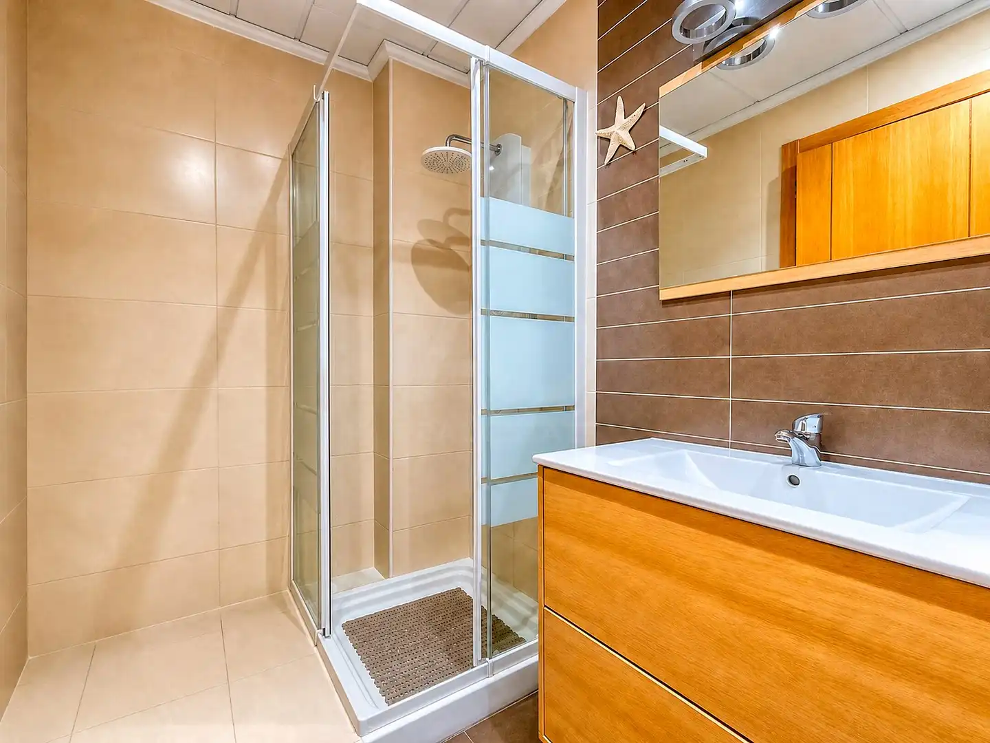 Bathroom of Flat for sale in Petrer  with Air Conditioner and Heating