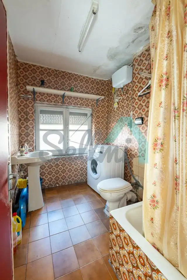 Bathroom of Flat for sale in Aller  with Terrace
