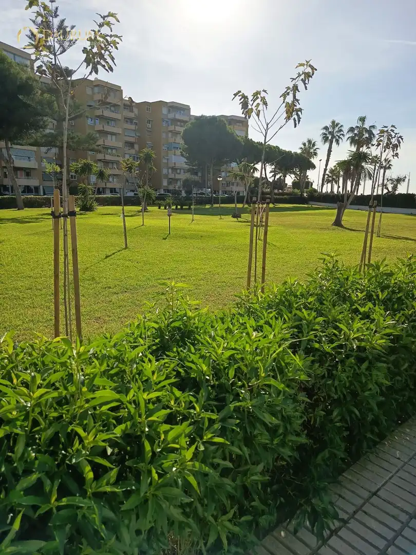 Maisonette zum Verkauf in Rincón de la Victoria mit Terrasse, Abstellraum und Schwimmbad