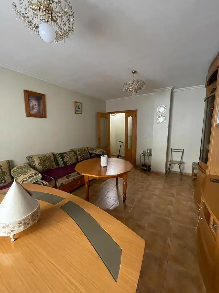 Sala de estar de Planta baja en venta en El Pinós / Pinoso con Jardín privado y Amueblado