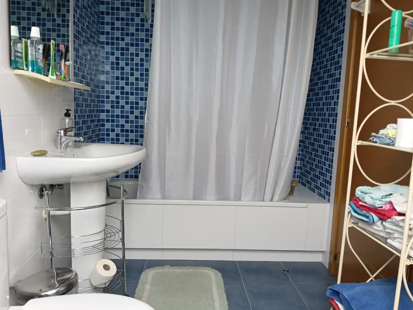 Badezimmer von Dachboden zum Verkauf in Oza dos Ríos mit Abstellraum
