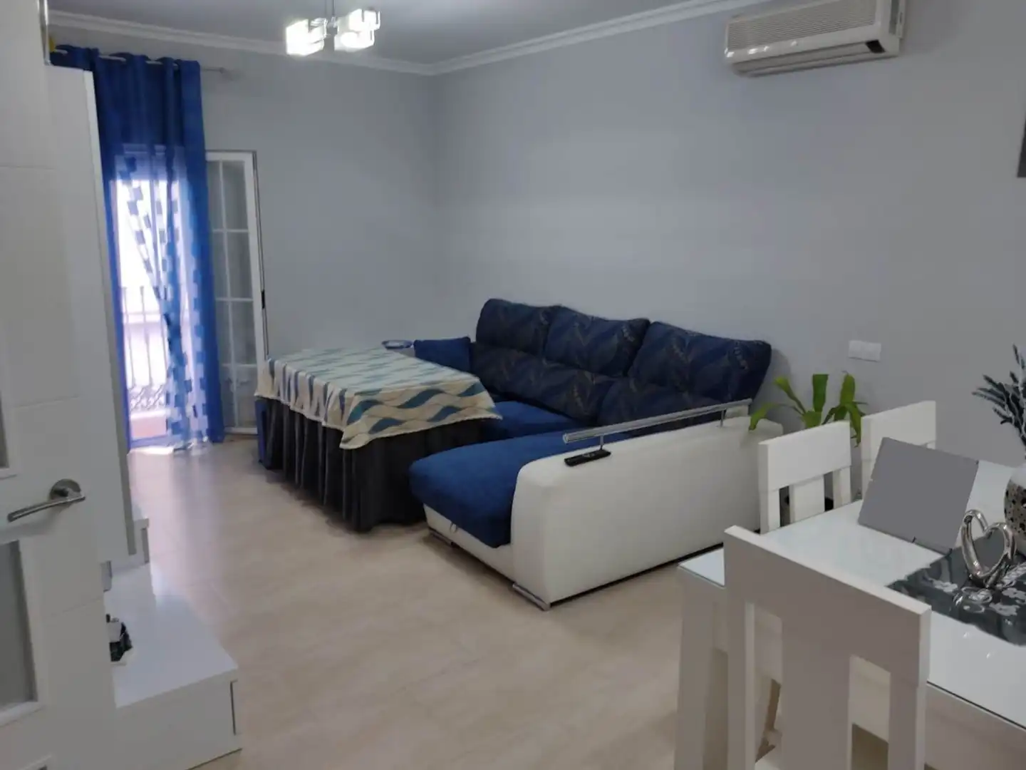 Sala d'estar de Casa o xalet en venda en Utrera Ciudad 
