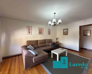 Living room of Flat for sale in Bárcena de Cicero  with Heating, Parquet flooring and Terrace