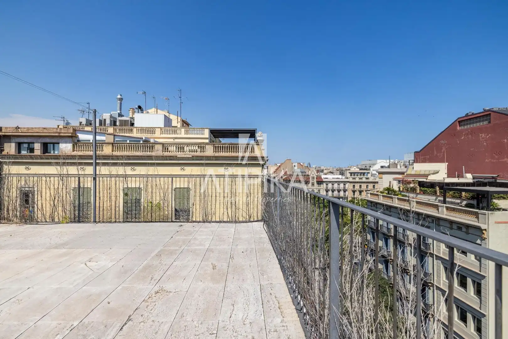 Terrasse von Dachboden zur Miete in Barcelona mit Klimaanlage, Terrasse und Ofen