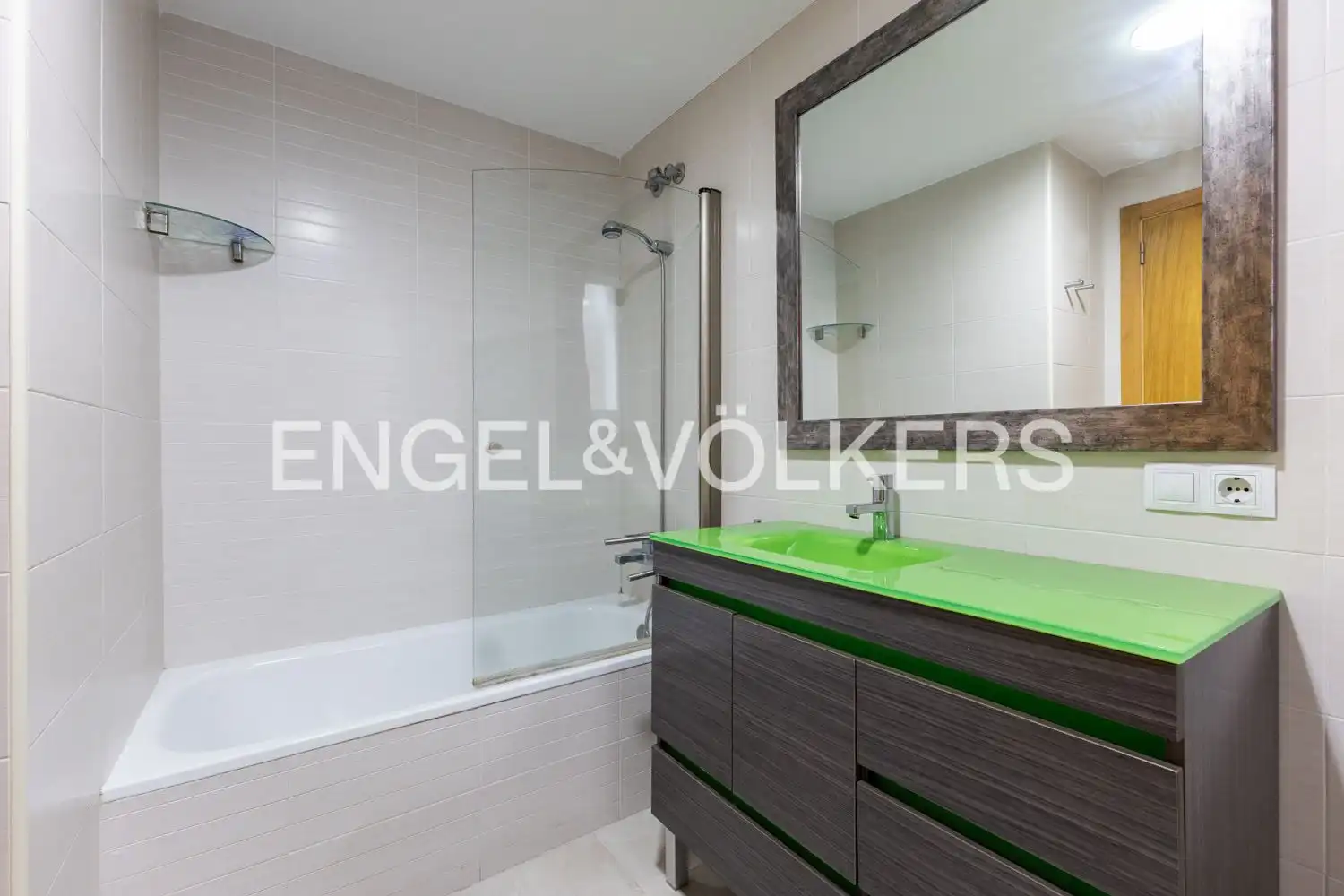 Baño de Piso en venta en Piles con Calefacción, Trastero y Amueblado