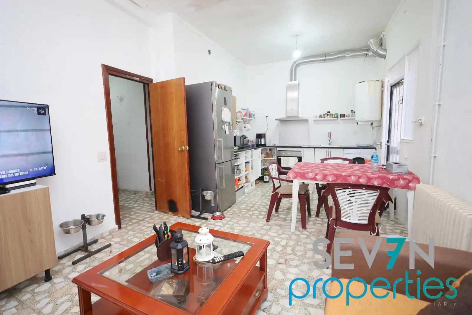 Cocina de Casa adosada en venta en Camarena con Aire acondicionado, Calefacción y Jardín privado