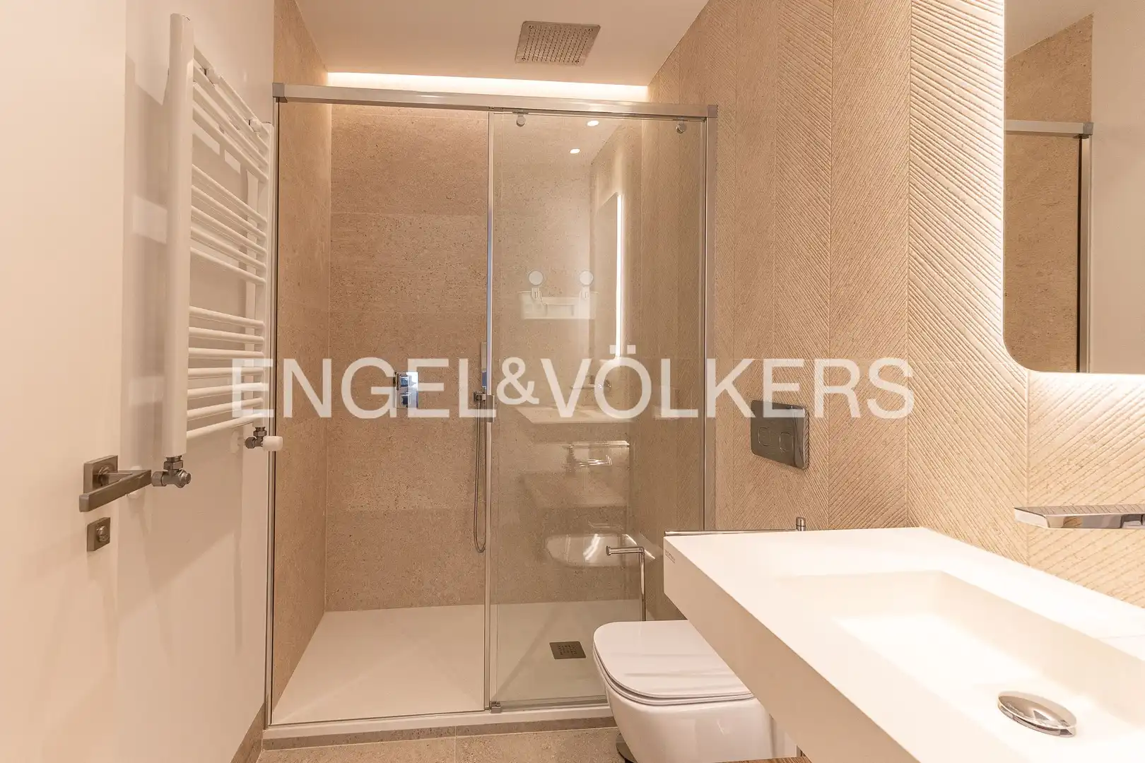 Badezimmer von Wohnung zur Miete in Madrid mit Klimaanlage, Heizung und Parkett