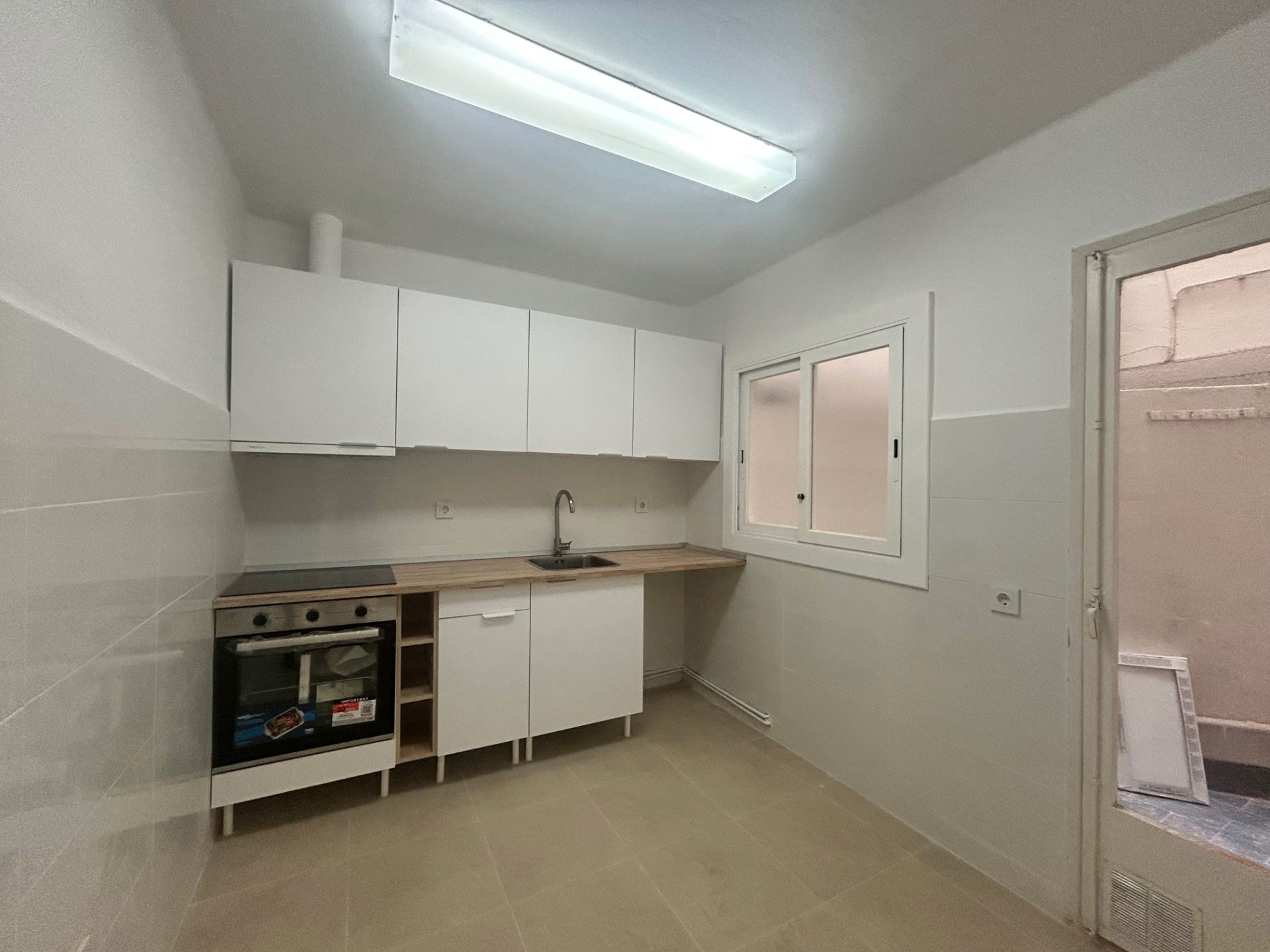 Kitchen of Flat to rent in  Barcelona Capital  with Oven and Balcony
