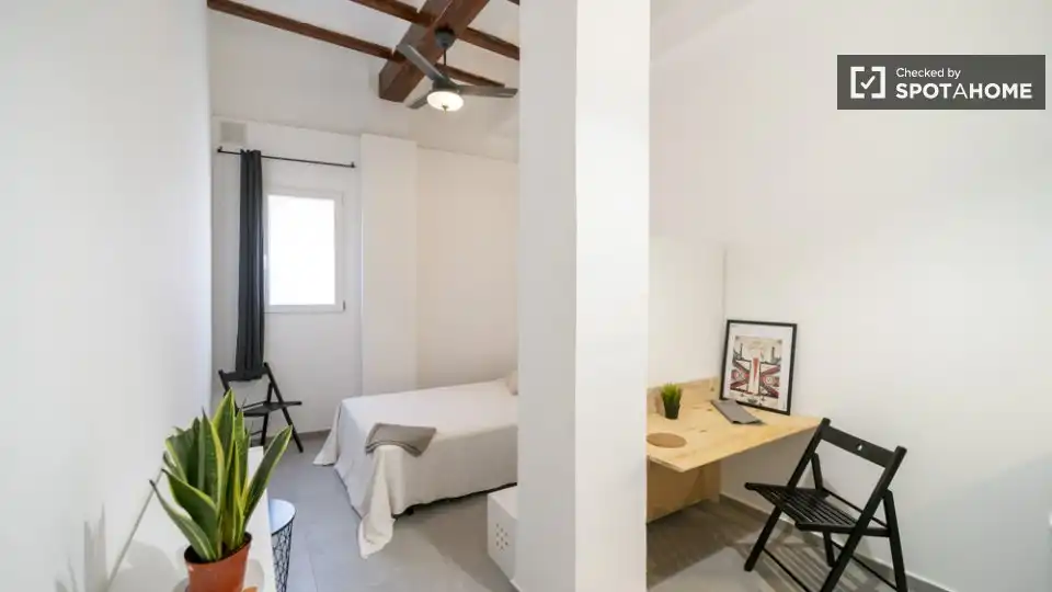Room in Barrio de Benicalap