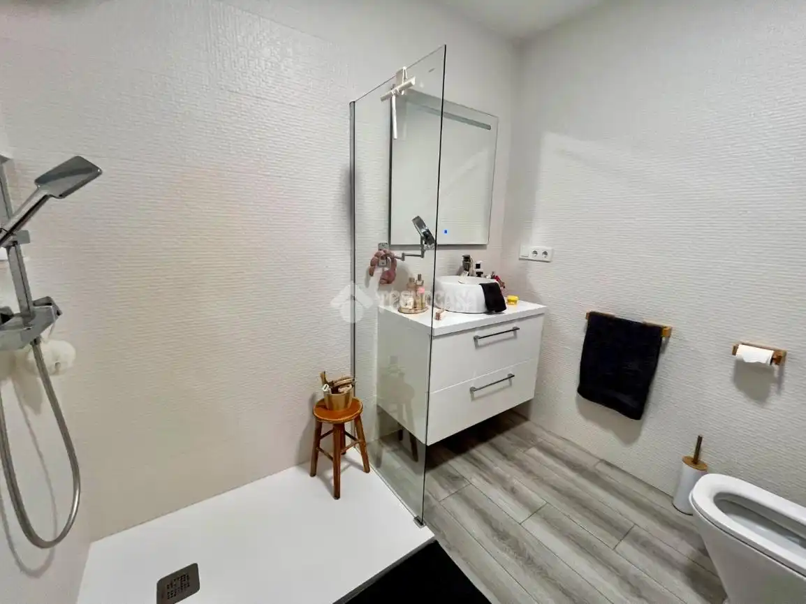 Baño de Piso en venta en Santander con Calefacción