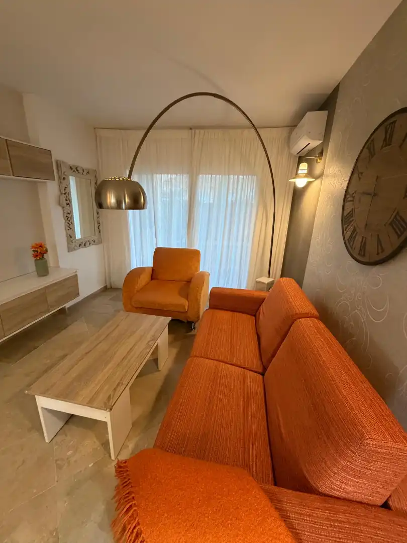Sala de estar de Apartamento de alquiler en Mijas con Aire acondicionado, Calefacción y Jardín privado