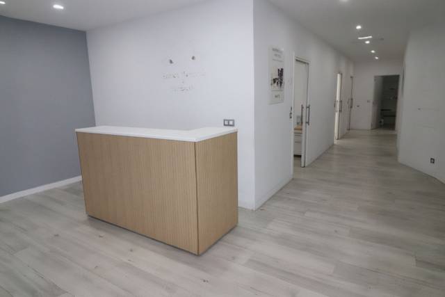 Local comercial en Alquiler en ORTIZ DE ZARATE en Ensanche