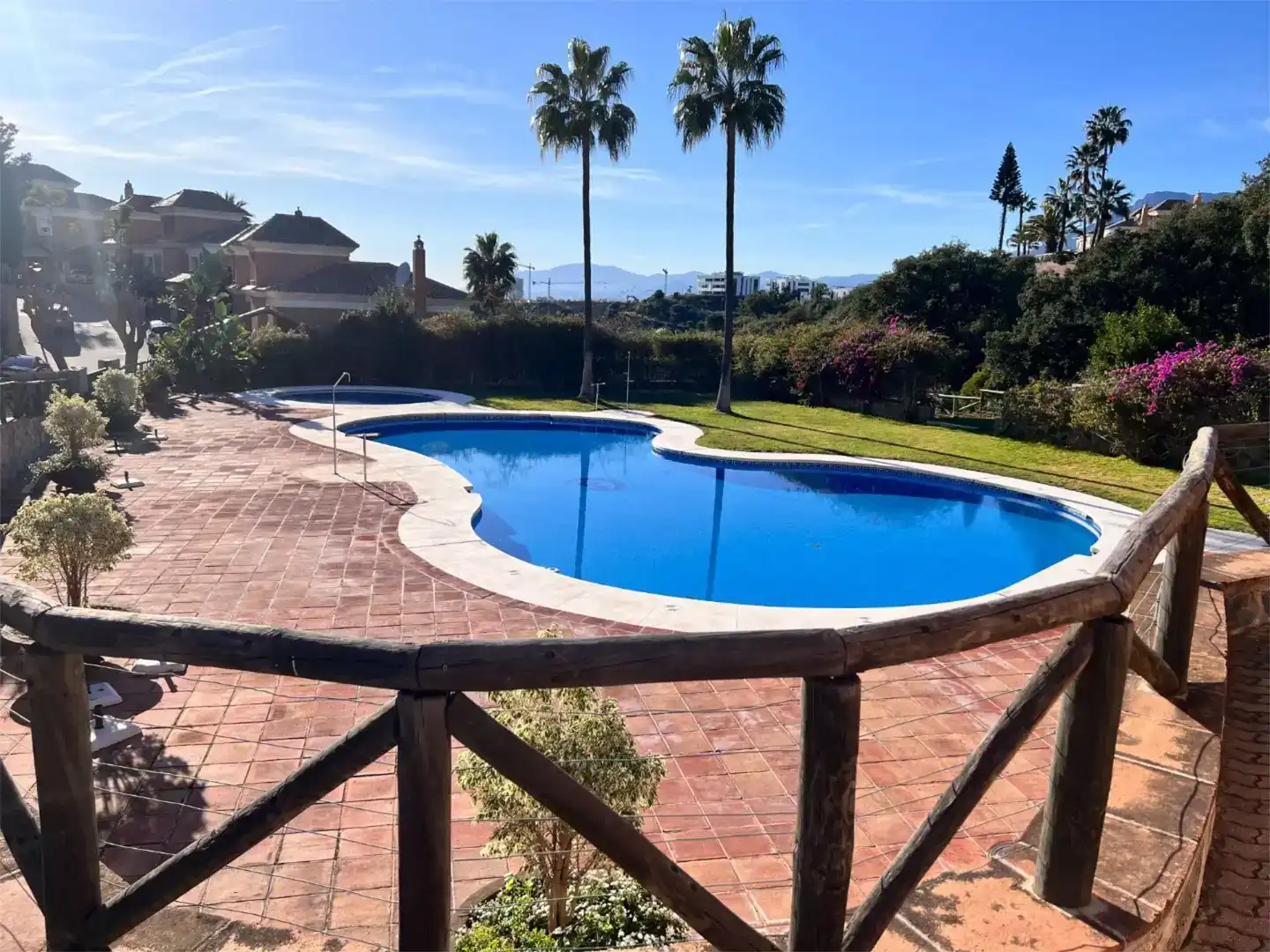 Schwimmbecken von Wohnung zur Miete in Marbella mit Klimaanlage, Privatgarten und Möbliert