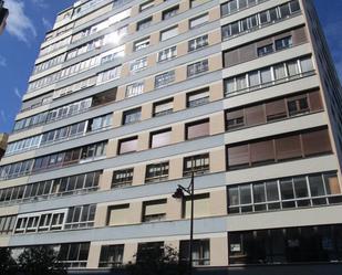 Vista exterior de Apartament de lloguer en León Capital  amb Calefacció, Terrassa i Moblat