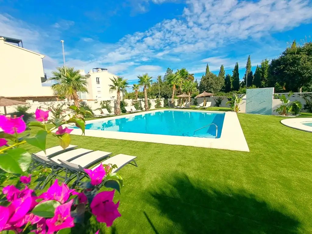 Piscina de Planta baja en venta en Dénia con Aire acondicionado, Calefacción y Jardín privado