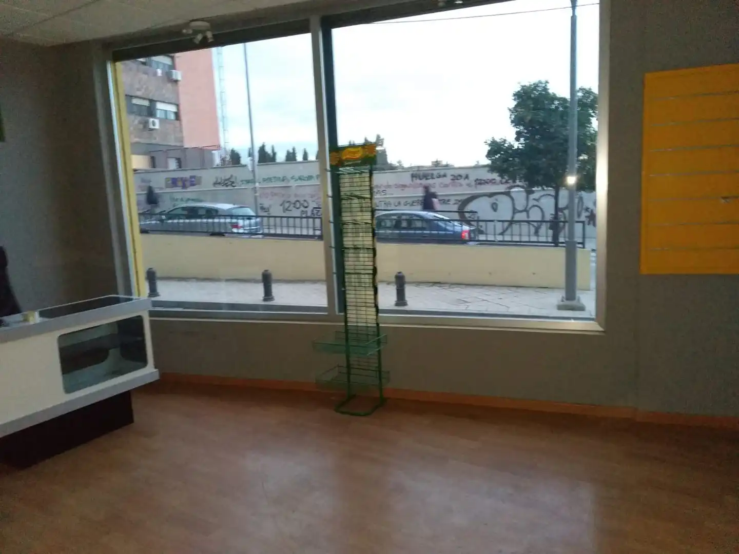 Local de alquiler en Granada con Parquet