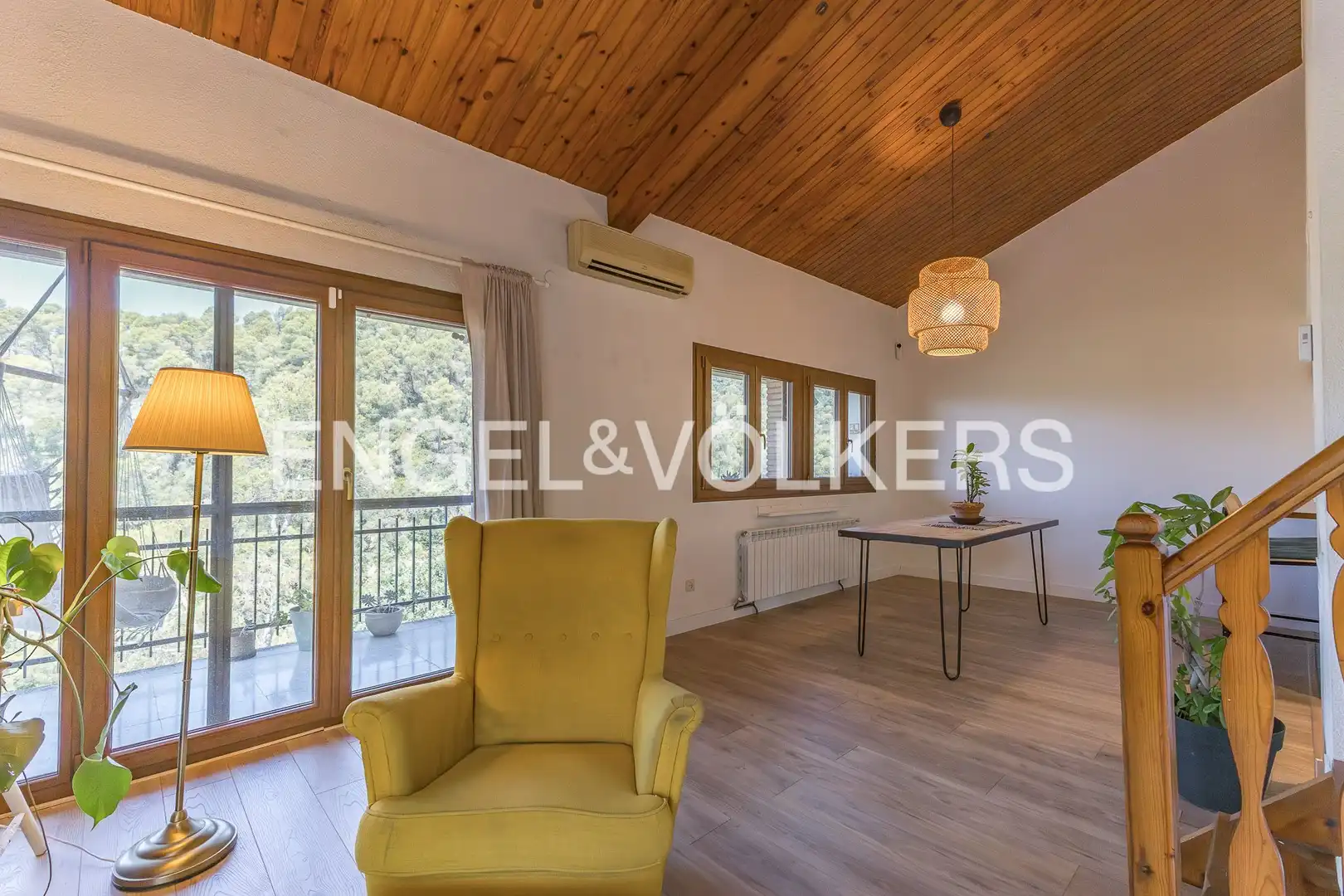 Sala d'estar de Casa o xalet en venda en Molins de Rei amb Aire condicionat, Calefacció i Jardí privat
