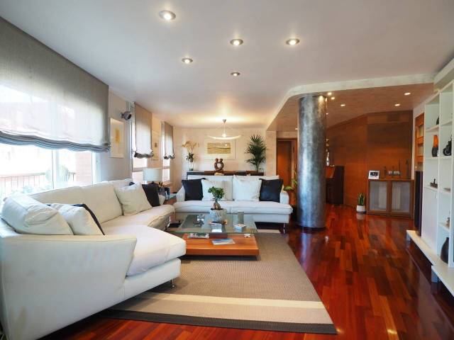 Piso en Venta en Carrer Mare de Déu de Núria en Instituts