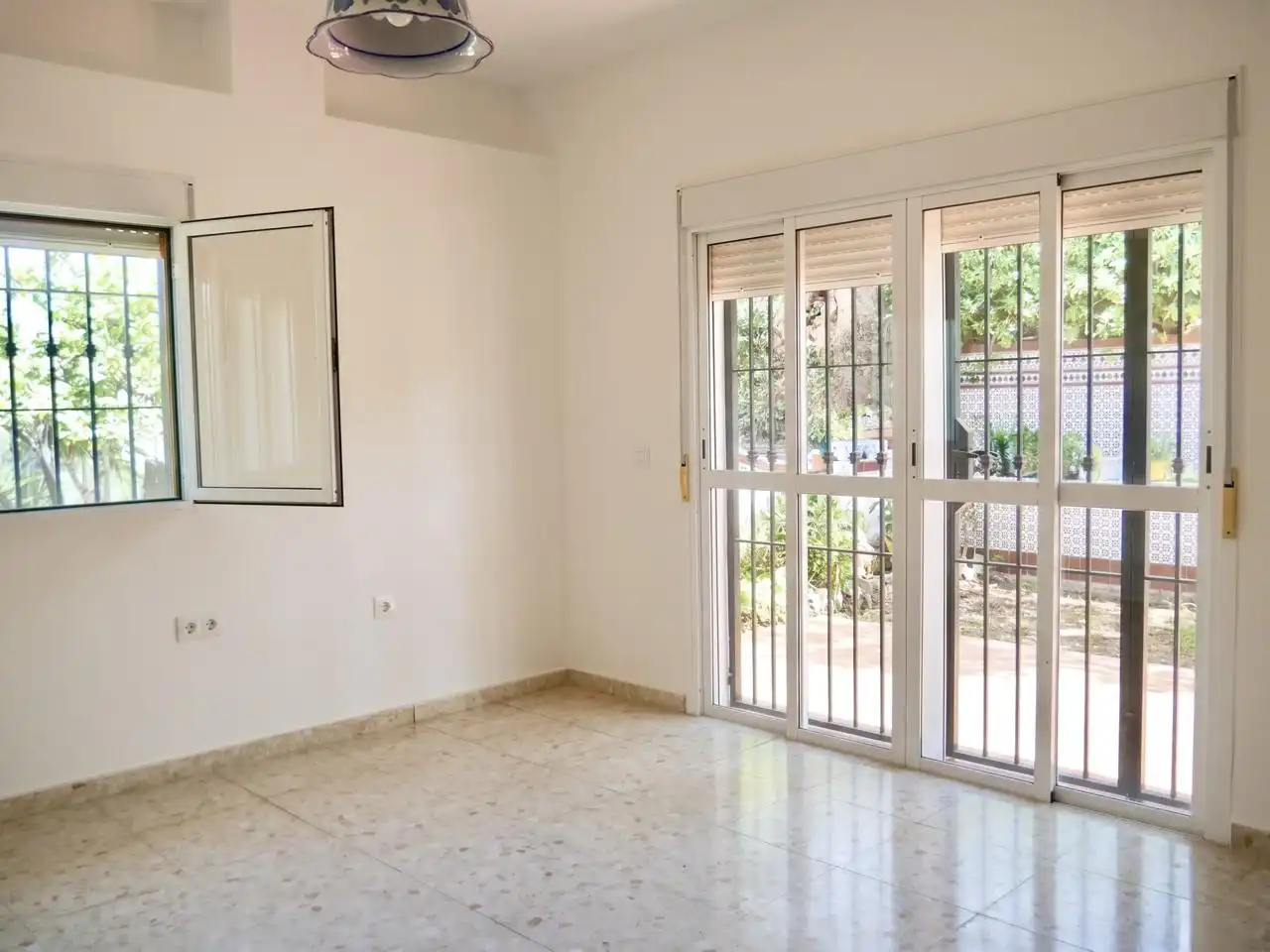Ground floor for sale in Málaga  with Air Conditioner, Private garden and Terrace