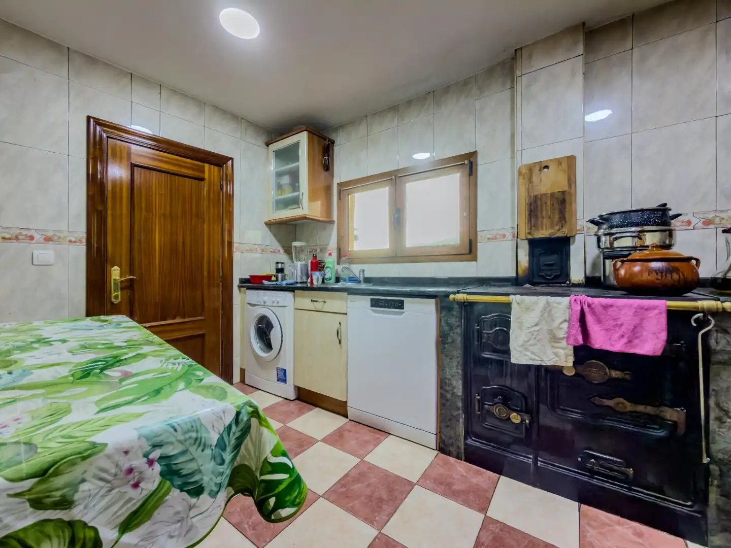 Cocina de Casa adosada en venta en Merindad de Valdeporres con Calefacción