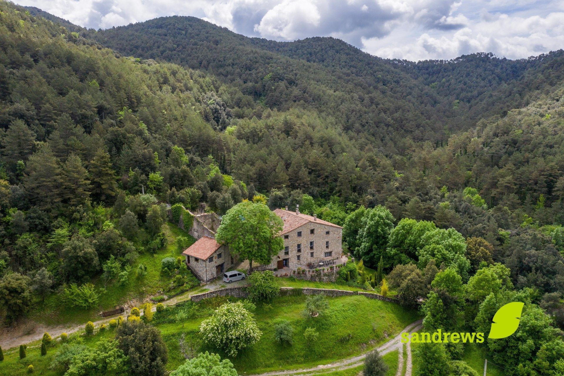Jardí de Finca rústica en venda en La Vall de Bianya amb Jardí privat i Traster