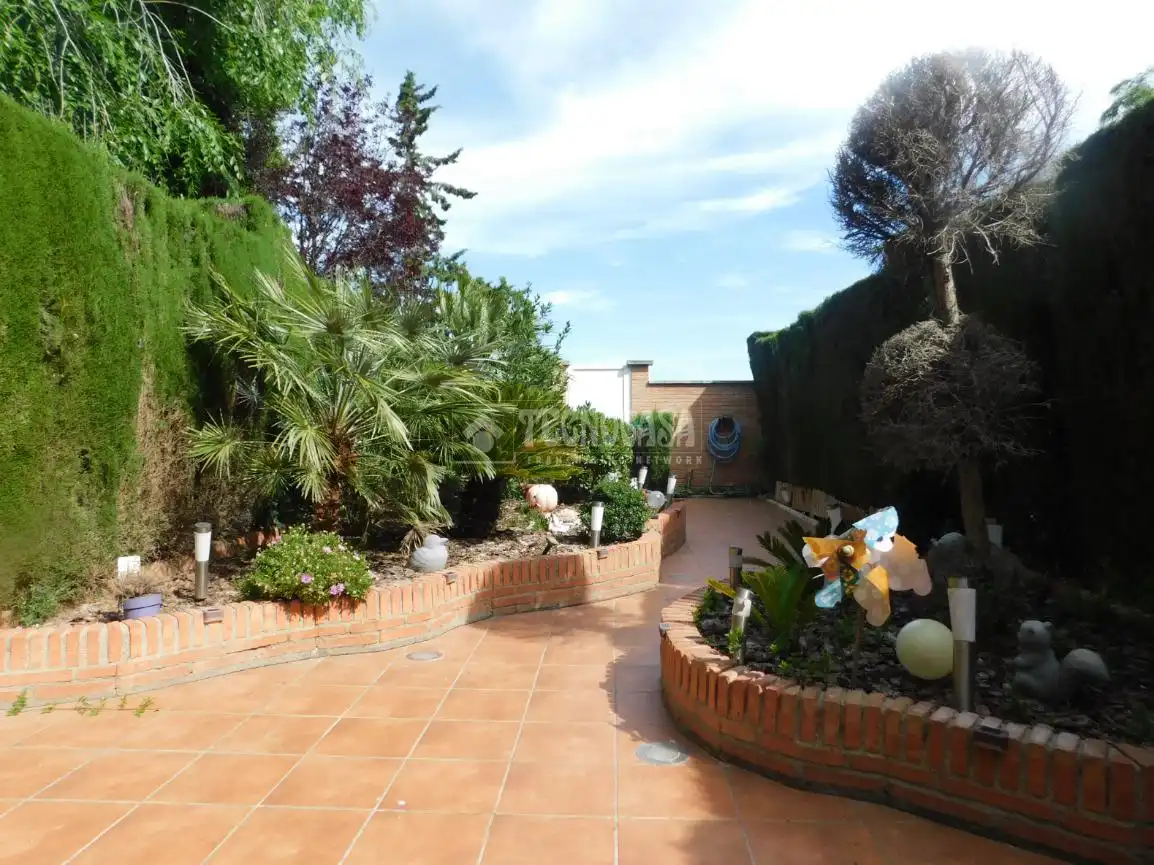 Jardín de Casa adosada en venta en Zaragoza con Piscina comunitaria