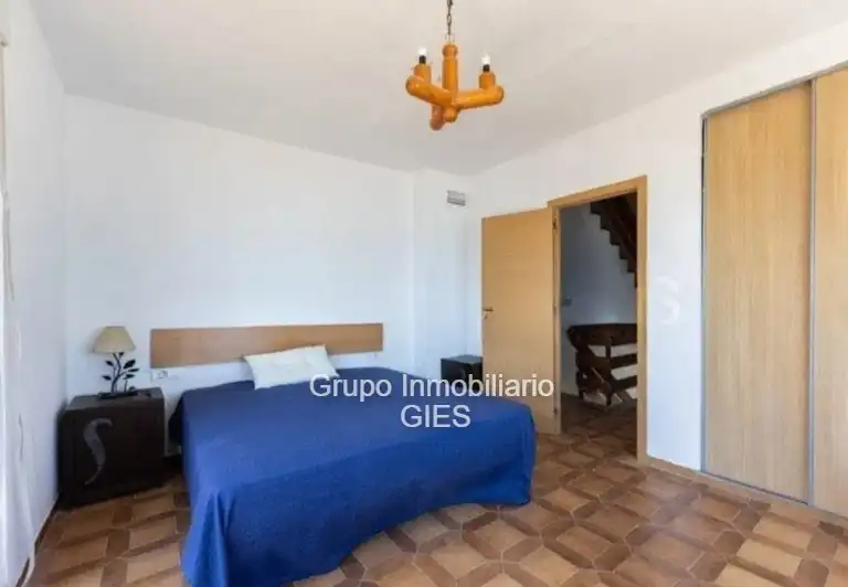Einfamilien-Reihenhaus zum Verkauf in Sueca mit Klimaanlage, Heizung und Privatgarten