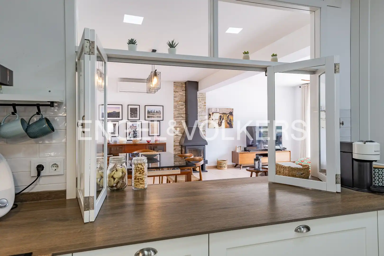 Sala de estar de Casa o chalet en venta en Vallirana con Aire acondicionado, Calefacción y Terraza