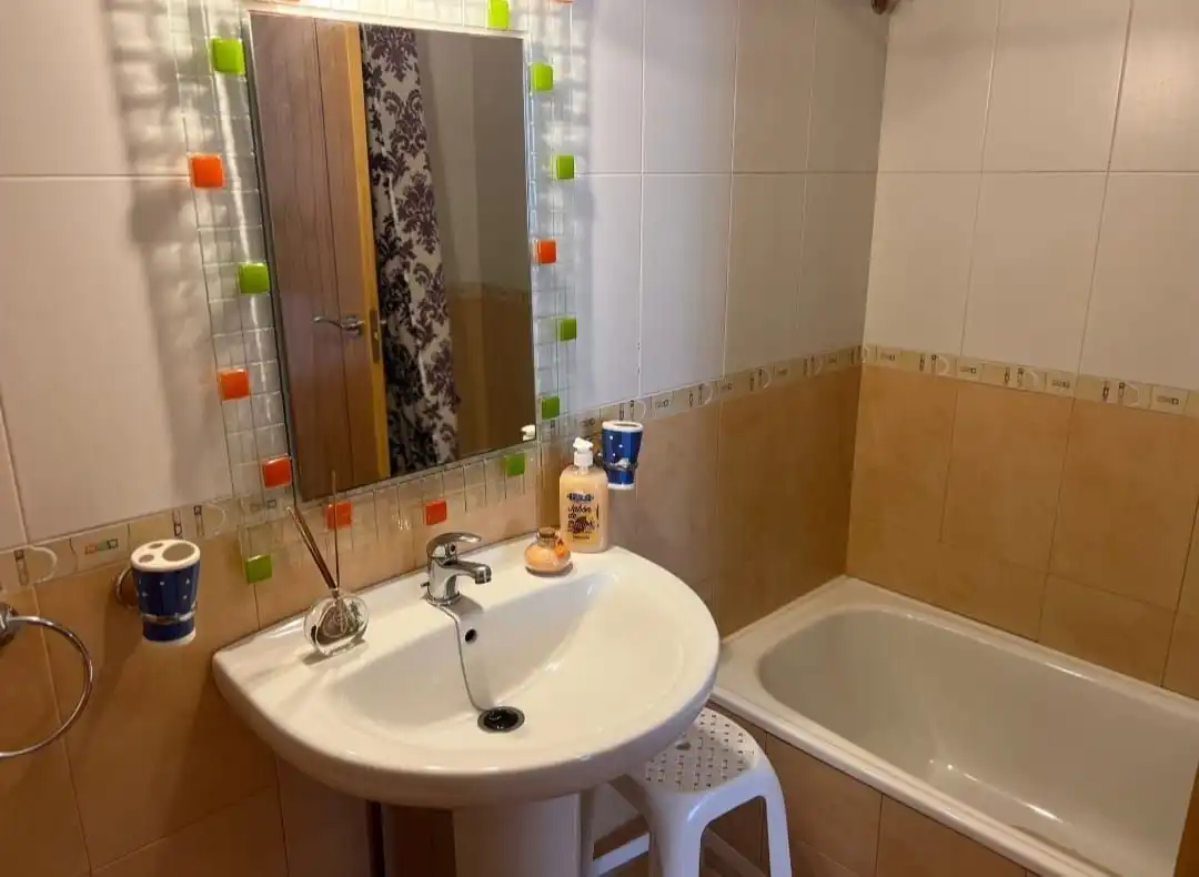 Bany de Apartament de lloguer en Fuengirola amb Aire condicionat, Calefacció i Terrassa