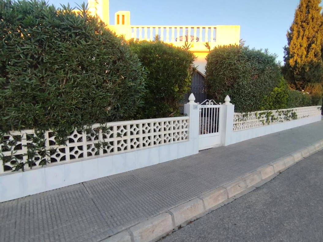 Vista exterior de Casa o xalet en venda en Orihuela