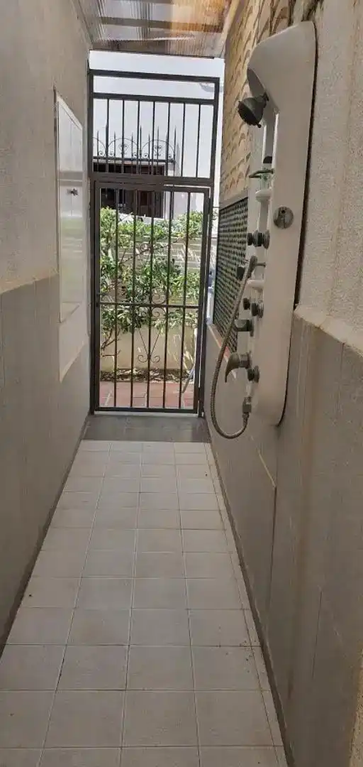 Bany de Pis per a compartir en El Vendrell amb Aire condicionat, Jardí privat i Moblat