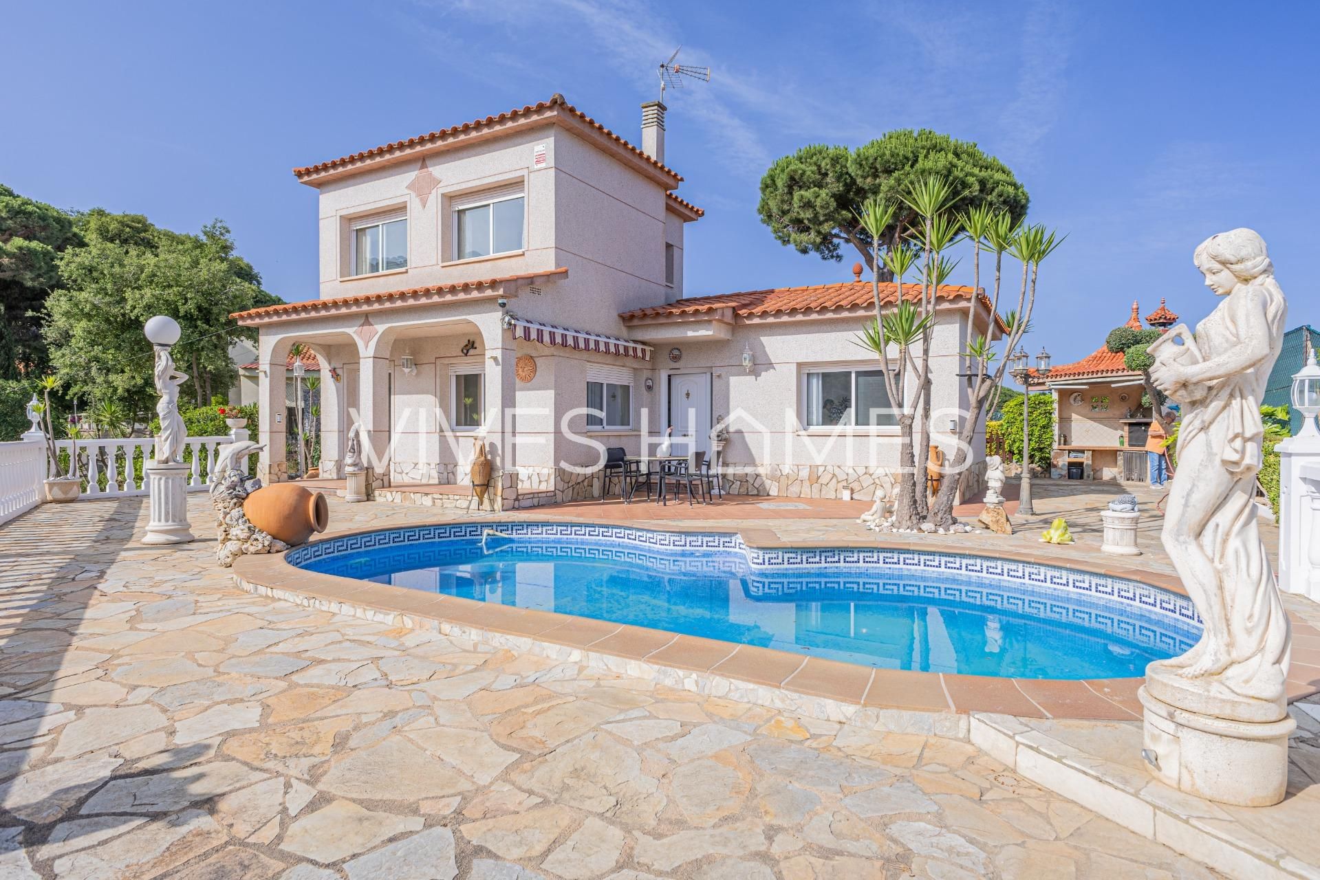 Exterior view of House or chalet for sale in Sant Cebrià de Vallalta  with Air Conditioner, Heating and Private garden