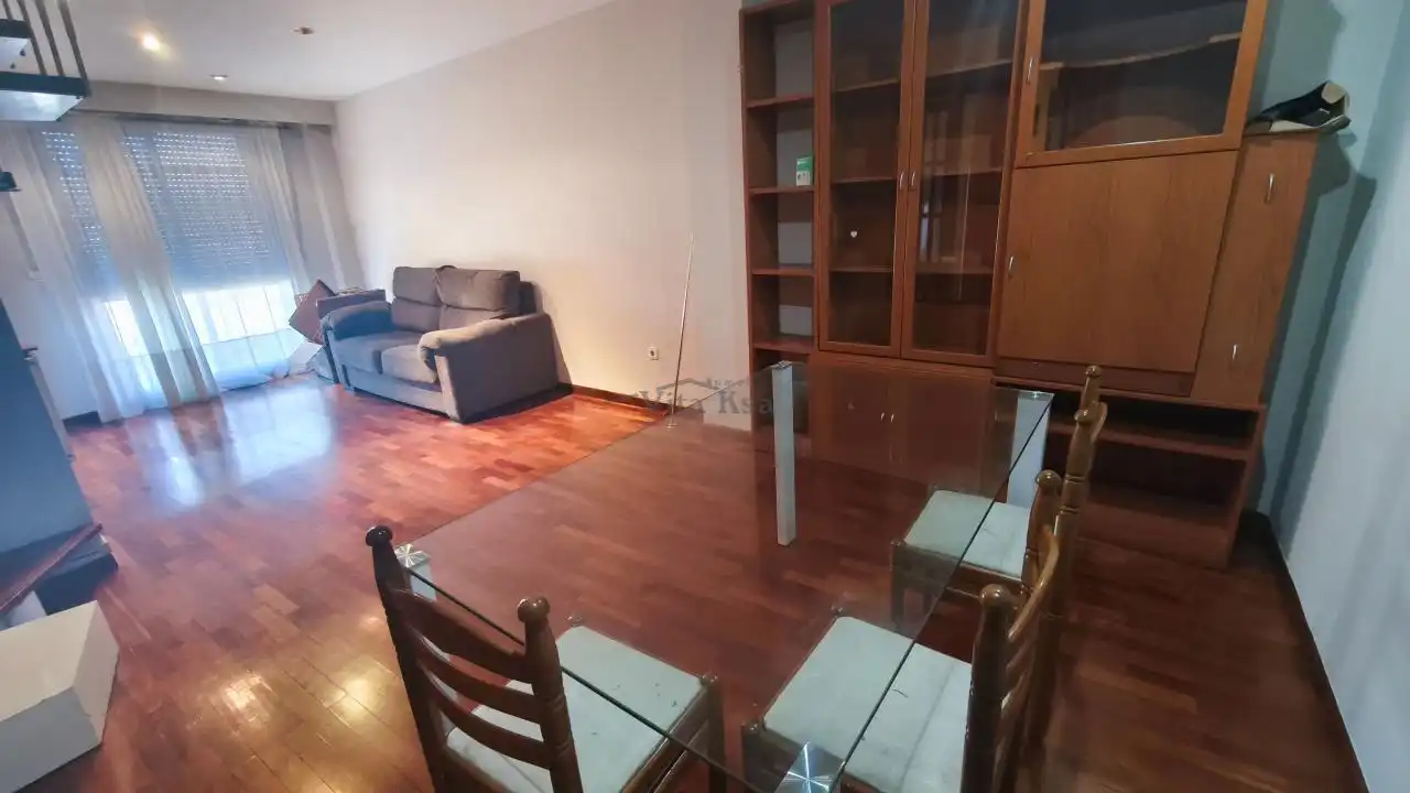 Sala de estar de Dúplex de alquiler en Barbadás con Calefacción, Parquet y Amueblado
