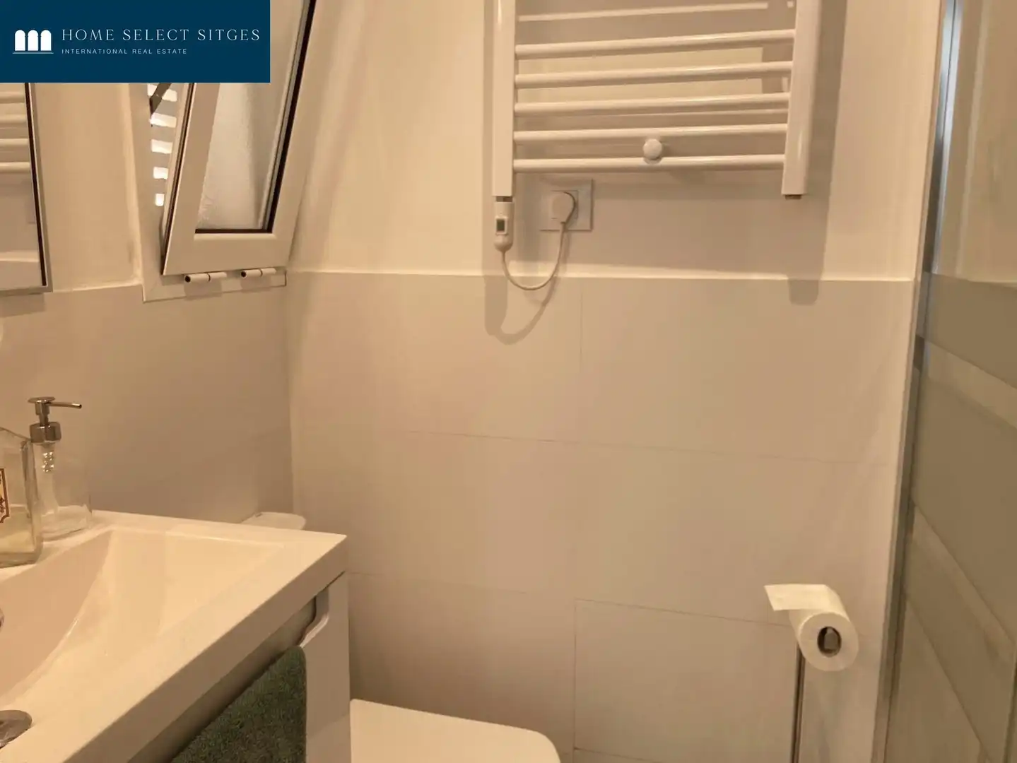 Bathroom of Apartments for rent in Sitges  with Air Conditioner, Heating and Private garden