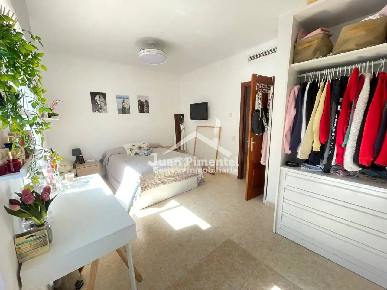 Dormitori de Casa adosada en venda en Estepona amb Aire condicionat, Jardí privat i Terrassa